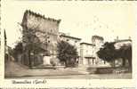 REMOULINS  - Place Du Portail (timbre Arraché Au Verso ) - Remoulins