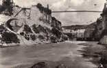 01 / Genissiat. Le Barrage. Passerelle Sur Le Rhone Et Vue Aval Du Chantier - Génissiat