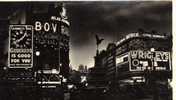 Carte Photo Noir Et Blanc London:eros Statue Et Piccadilly Circus By Night 1953 - Piccadilly Circus