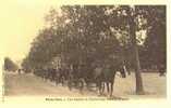 CPA. REPRO. PARIS VECU.  UNE STATION DE FIACRES AUX CHAMPS ELYSEES. - Taxis & Fiacres