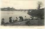 Carte Postale Ancienne Saint Amand Montrond - Les Laveuses Et Le Pont Du Cher - Métiers, Lavandières - Saint-Amand-Montrond