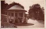 CPA.    MONDORF-LES-BAINS.   Source Marie-Adelaïde.          (animée) - Clervaux