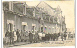 PLOERMEL   Ancien Petit Séminaire Des Carmes (plié En Bas à Droite Et Gauche) - Ploërmel