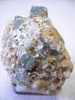 FLUORINE VERTE SUR QUARTZ BLANC 4,5 X 4,5 X3,5 Cm MARSANGES - Mineralien