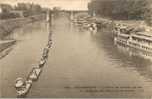 431 - CHARENTON - LE PONT DU CHEMIN DE FER ET L'ENFILADE DES BATEAUX DE PECHE - Charenton Le Pont