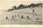 RARE CARTE POSTALE    LOCQUIREC  UN COIN DE LA PLAGE  A L HEURE DU BAINS - Locquirec