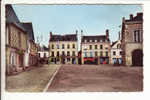 CPSM De La Guerche De Bretagne (Ille Et Vilaine 35): Les Vieux Porches Et La Place De La Mairie - La Guerche-de-Bretagne