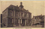 Carte Postale 62.  Etaples-sur-mer  L'hotel De Ville Animée Trés Beau Plan - Etaples