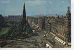 (UK87) EDINBURGH . A PIPE BAND IN PRINCESS STREET - Midlothian/ Edinburgh