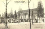SAINT POL SUR MER - Sortie De L'Ecole Des Filles - Groupe De Filles Posant - Voy. 1915 - Saint Pol Sur Mer