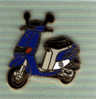 Pin´s   SCOOTER  Bleu  Verso   QUARTZ  2   PIAGGIO - Motorräder