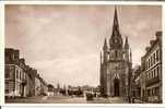 Cpsm, Hennebont (Morbihan), Place Du Marché Et L´Eglise, Très Bien Animée - Hennebont