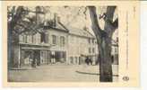 Vic-sur-Aisne : Place Des Tilleuls, Magasins : Confection Sur Mesure + Comptoirs Français (animée) - Vic Sur Aisne