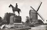 Cassel - Statue Du Marechal Foch Et Le Moulin - Cassel