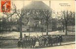BOUFFEMONT -  Mairie Et Ecole  -  Enfants Prenant La Pose - Circulé 1911, Parfait état - Bouffémont