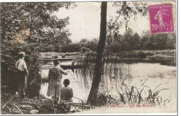 MENNECY   Vue Des Marais (plié En Bas à Droite) - Mennecy