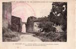 01 / Pérouges. L'Eglise Fortifiée Et La Première Enceinte Des Remparts - Pérouges