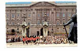 OLD FOREIGN 2031 - UNITED KINGDOM - ENGLAND -  GUARDS LEAVING BUCKINGHAM PALACE LONDON - Buckingham Palace