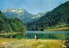 Carte Postale 74.  Bellevaux  Pêche à La Truite Au Lac Vallon Vue Sur Le Roc D'Enfer Trés Beau Plan - Bellevaux