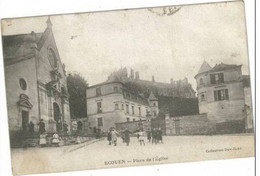 ECOUEN  Place De L'église - Ecouen
