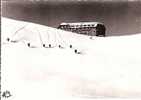 LUCHON-SUPERBAGNERES. - Piste De Ski Sur Le Plateau, Devant, Le Grand Hotel. - Superbagneres