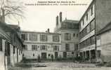 CPA Colonie D'Avernes - Orphelinat National Des Chemins De Fer - La Cour De La Ferme Et L'école - Avernes