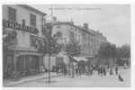 42 )) PELUSSIN, Place Des Croix, Coté Sud, ANIMEE, Café Du Commerce à Gauche, N° 1598 Blanchard édit - Pelussin