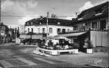 14.  PONT L'EVEQUE. PLACE DU CALVAIRE ET HOTEL DU LION D'OR.station Service ESSO. - Pont-l'Evèque