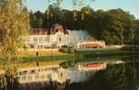 Cpm Casino Et Le Lac De Bagnoles De L'orne  1984 - Casinos