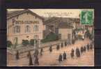51 LA NEUVILLE AU PONT (envs Ste Ménéhould) Rue Du Pont, Pèlerins Allant à L'Eglise, Poste, Colorisée, Ed Aubert, 1912 - Zonder Classificatie