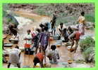 BURKINA FASO - COMOE - FEMMES ET JEUNES FILLES LAVANT LES VÊTEMENT À LA RIVIÈRE - SINDOU - - Burkina Faso