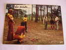 Partie De Pétanque Entre Hommes & Femmes . Jeu De Boules - Bowls