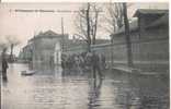 VILLENEUVE LA GARENNE 4 INONDATION 1910 DEPART DE CANOT (ANIMATION) - Villeneuve La Garenne