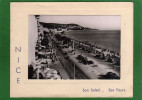 06  Carte Photo  NICE  Bord De Plage Son Soleil  Ses Fleurs Voitures Anciennes CP  2 Volets Année  1954 - Markten, Pleinen