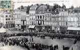 02 SAINT QUENTIN LES PRUSSIENS SUR LA GRAND PLACE - Saint Quentin