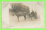 AGRICULTURE - ATTELAGES DE CHEVAL - LE PÈRE ET LE FILS EN VOITURE - DOS NON DIVISÉ - - Teams