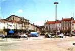 Cpsm Ligny En Barrois (55) Place De La République , Voitures , Commerces , Panneau .. - Ligny En Barrois