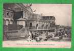 TROUVILLE SUR MER - LE GRAND SALON A L´HEURE DE LA MUSIQUE - Carte Séculaire écrite En 1905 - Très Animée - - Autres & Non Classés