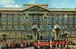 ROYAUME UNI-Queen's Guard Leaving Buckingham Palace-MB - Buckingham Palace