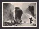 POMPIERS - MUSEUM MODERN ART COLLAPSE JULY 18 1962 FIREMEN SCAMBLE ESCAPE FALLING WALL DURING FIRE ON 137th IN NEW YORK - Sapeurs-Pompiers