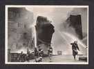 POMPIERS - MUSEUM MODERN ART COLLAPSE JULY 18 1962 FIREMEN SCAMBLE ESCAPE FALLING WALL DURING FIRE ON 137th IN NEW YORK - Firemen