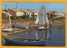 MEZE - Hérault N°17.587 - Le Village De Vacances Bateaux Voiliers Personnages - Mèze