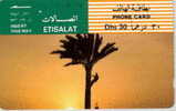 # UAE T11 Man Climbing Palm Tree 30 Tamura   Tres Bon Etat - United Arab Emirates