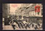 50 VALOGNES Rue Des Religieuses, Rue St Malo à Place Vicq D'Azir, Défilé, Fanfare, Très Animée, Ed Brochard 556, 1912 - Valognes