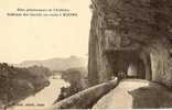 Cp 07 RUOMS Intérieur Des Tunnels Sur La Route ,  Le Pont  ( Ponts ) Sites Pittoresques ( Automobile ) - Ruoms