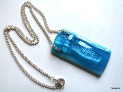 Collier Pendentif En Verre Dichroic Bleu Turquoise Réalisé Par Une Artiste Fileuse De Verre Méthode Fusing - Kettingen