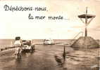 Ile De Noirmoutier , Le Passage Du Gois Recouvert Par Les Eaux ,automobiles 4l  Les Voitures Et Moto Se Dépechent...rare - Passenger Cars