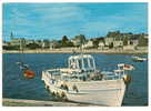 Ile De Batz (29) : Le Bateau Promenade Transporteur De Bouteilles De Gaz Dans Le Port Environ 1960 (animée). - Ile-de-Batz