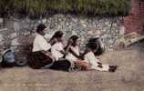 ROUND UP ON THE FRONTIER - FEMMES En SÉANCE De COIFFURE Chez LES INDIENS DE LA FRONTIÈRE (d-087) - Indianer