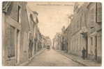 Villeneuve-la-Guyard (89) : Grande Rue, Magasin De Bourrelier à G, Garage D'un Hôtel à D, En 1915 (animée). - Villeneuve-la-Guyard